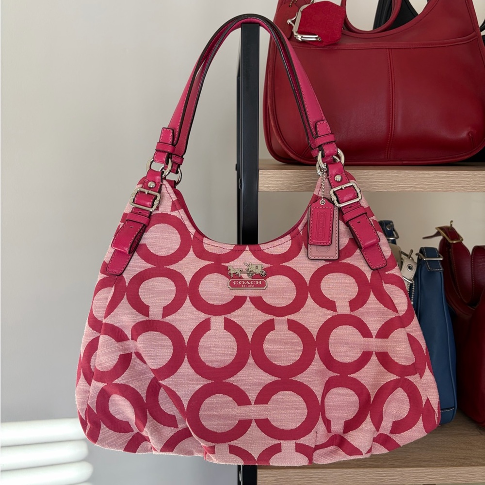 SOLD Y2K Coach Madison Op Art Shoulder Bag 🩷